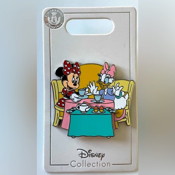 Disney Minnie and Daisy Having Tea Pin - New and cute 🥰 - Picture 1 of 4